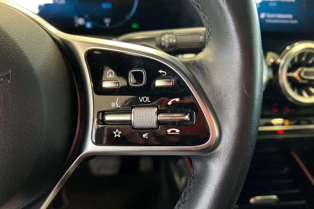 Mercedes-Benz EQB 2023