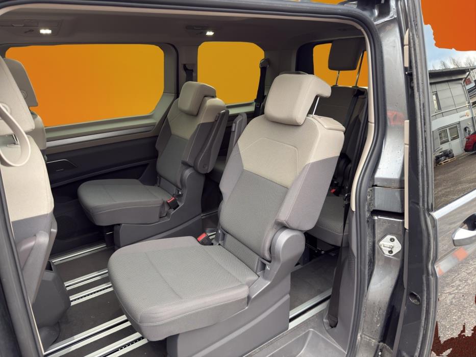 VOLKSWAGEN Multivan 2023