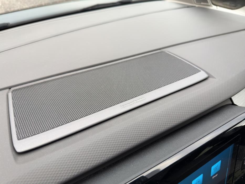 VOLKSWAGEN Multivan 2023