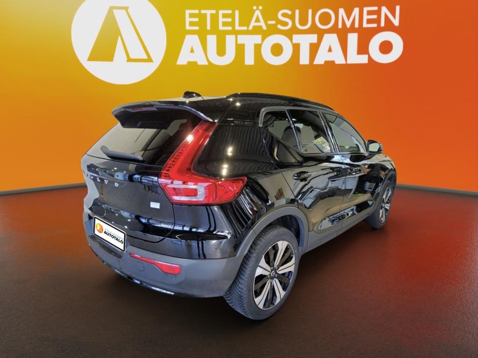 VOLVO XC40 2023