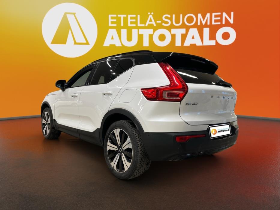 VOLVO XC40 2024