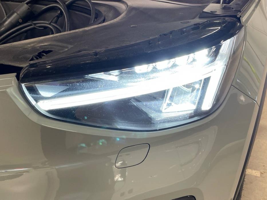 VOLVO XC40 2023