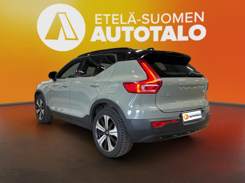 VOLVO XC40 2023