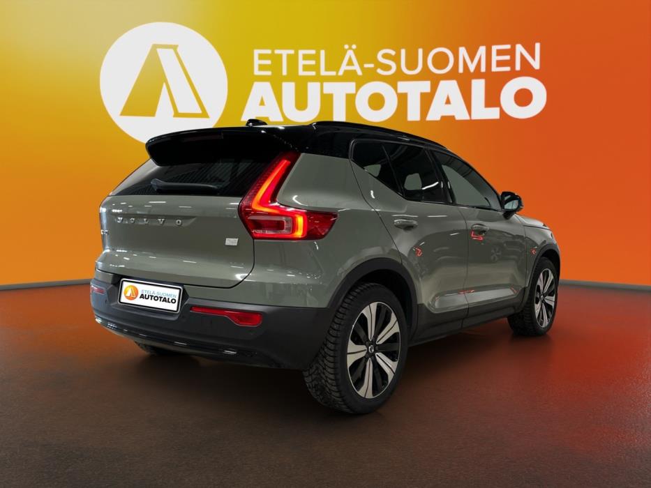 VOLVO XC40 2023