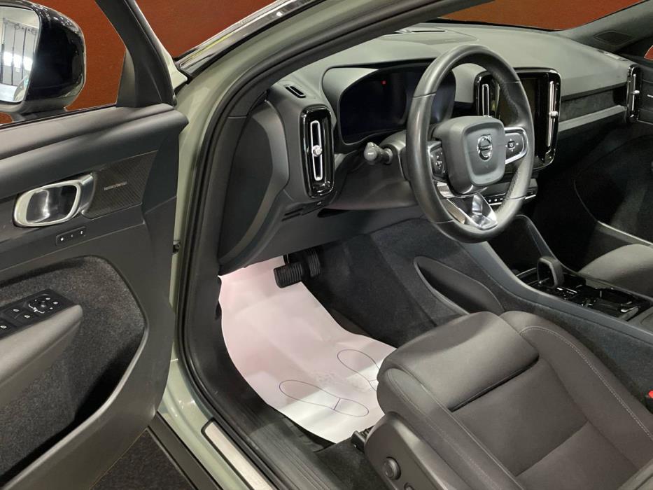 VOLVO XC40 2023