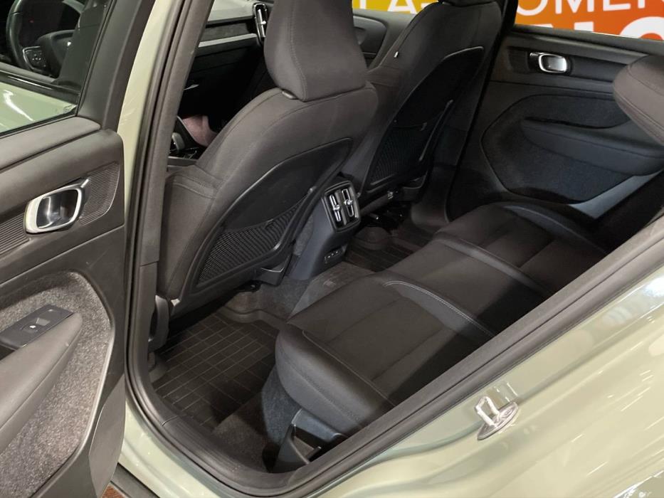 VOLVO XC40 2023