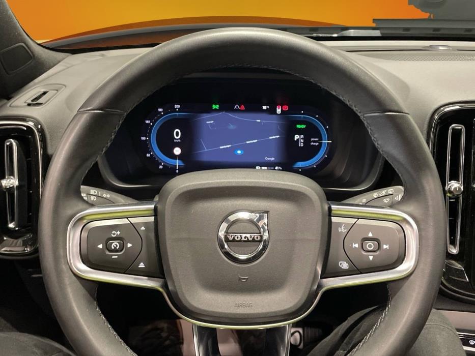 VOLVO XC40 2023