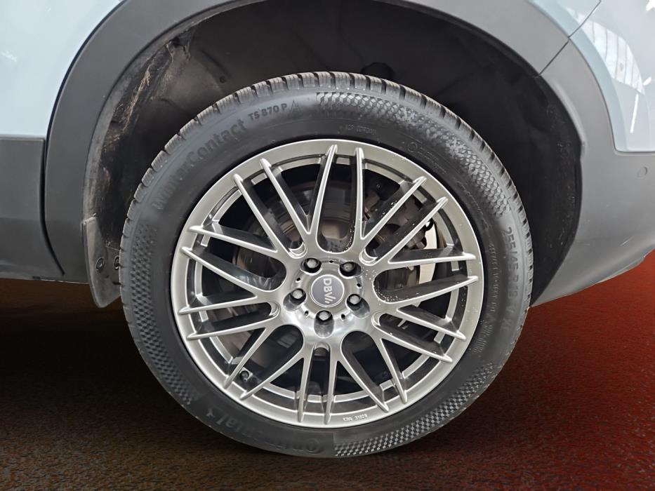 VOLVO XC40 2024