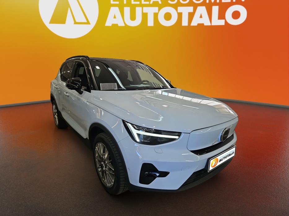 VOLVO XC40 2024