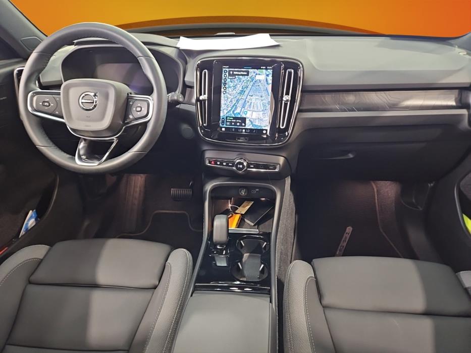 VOLVO XC40 2024
