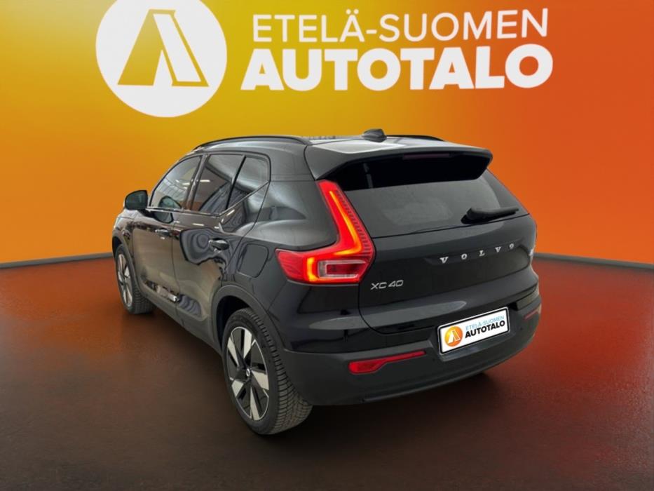 VOLVO XC40 2024