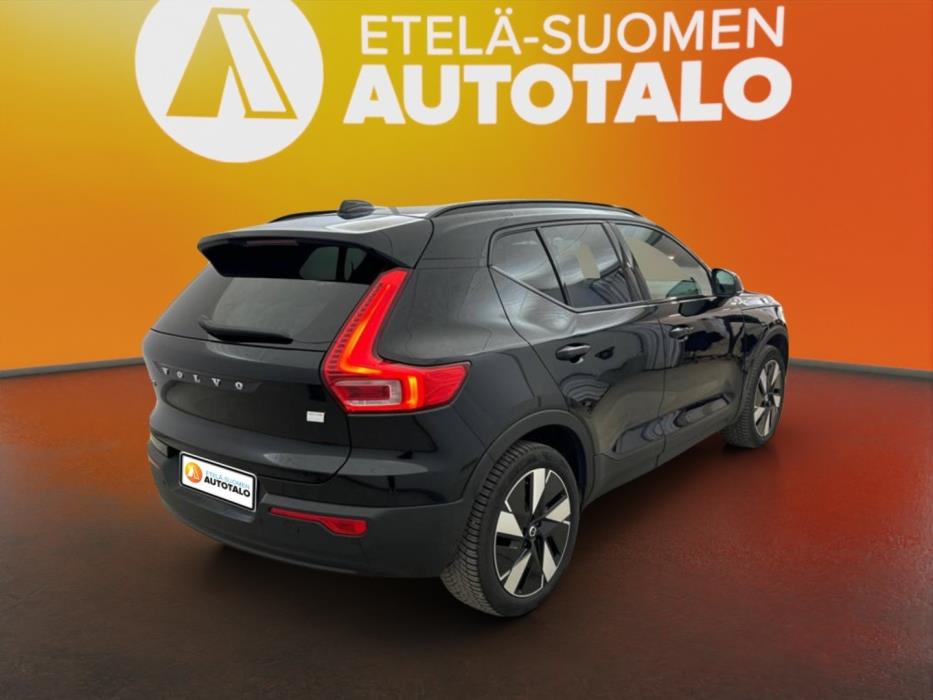 VOLVO XC40 2024