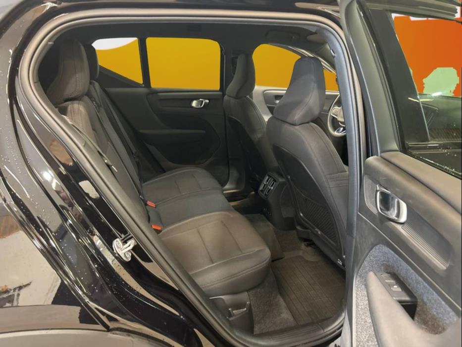 VOLVO XC40 2024