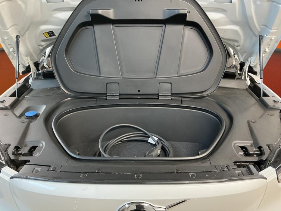 VOLVO C40 2024