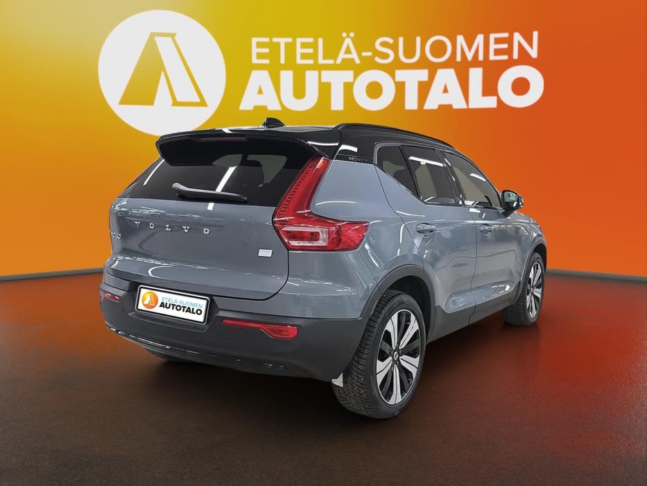 VOLVO XC40 2023