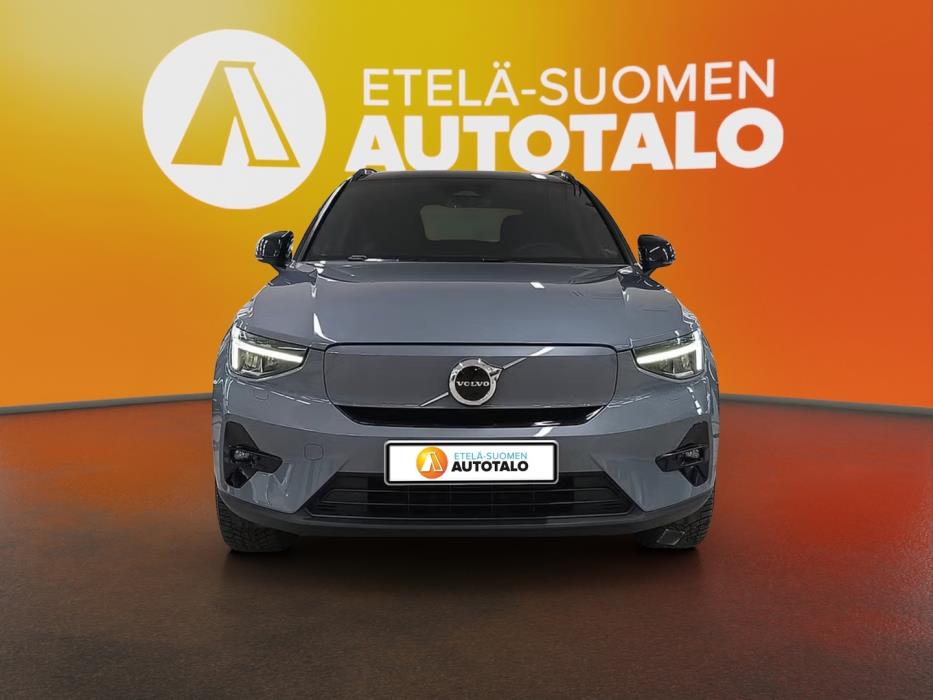 VOLVO XC40 2023