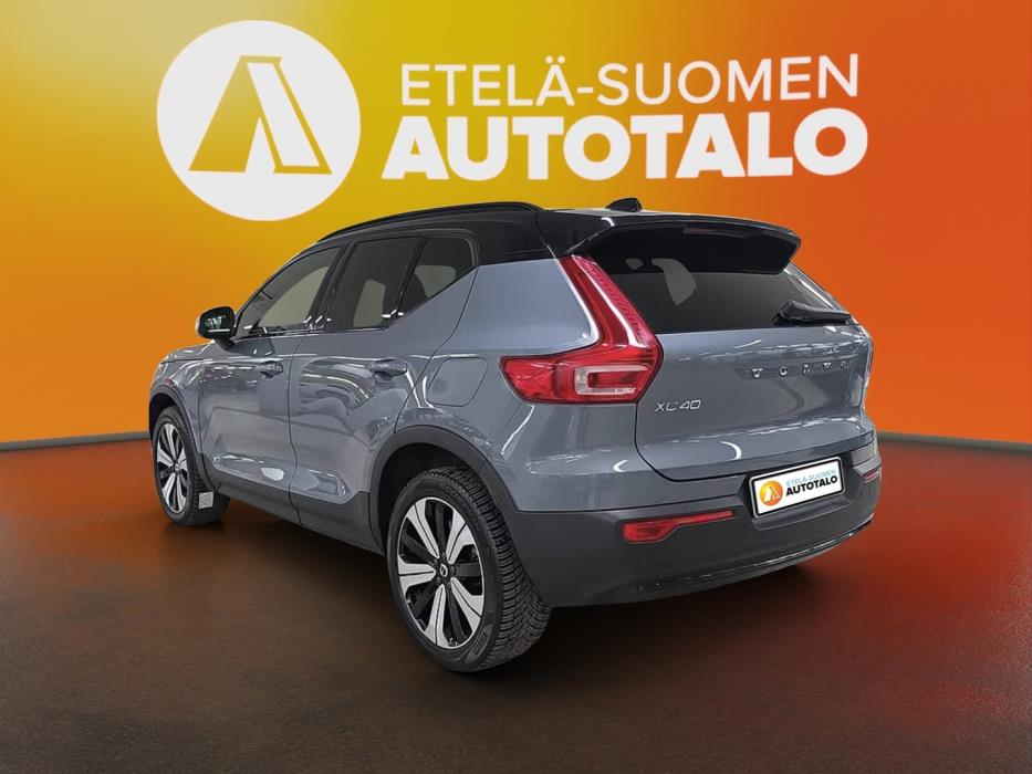 VOLVO XC40 2023