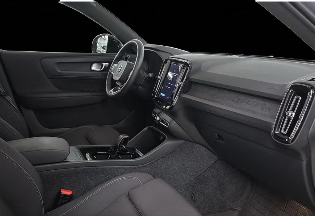 VOLVO XC40 2023