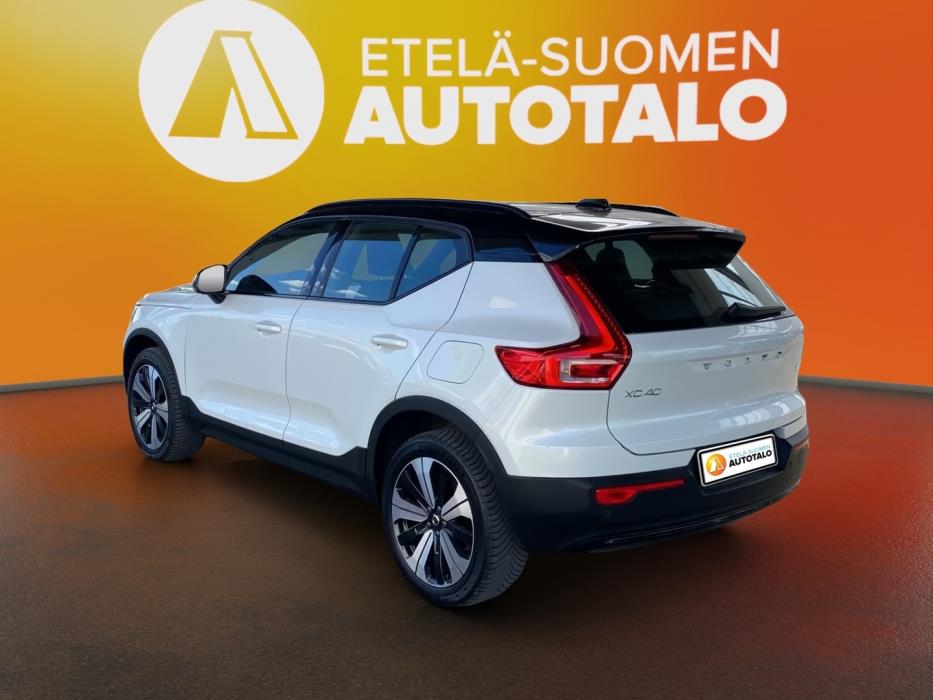 VOLVO XC40 2023