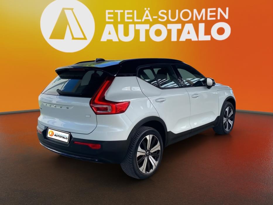 VOLVO XC40 2023