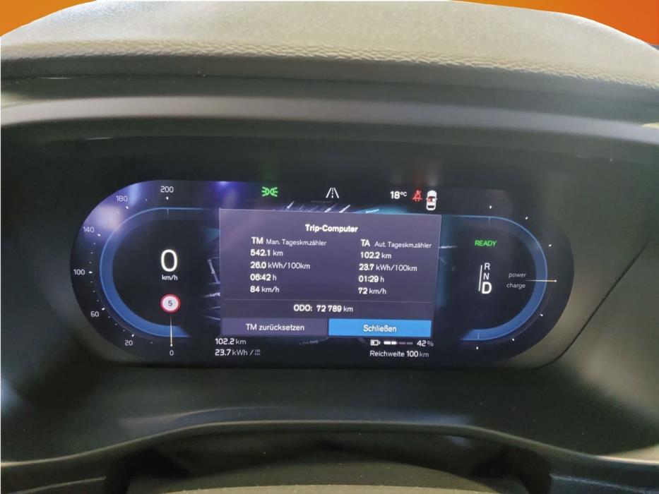 VOLVO XC40 2023