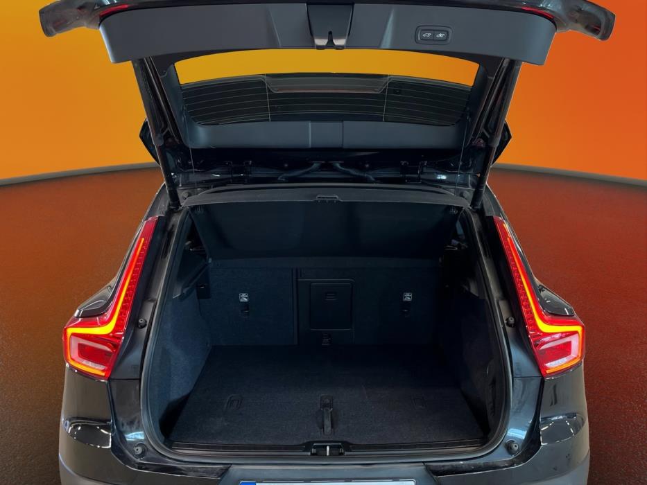VOLVO XC40 2023