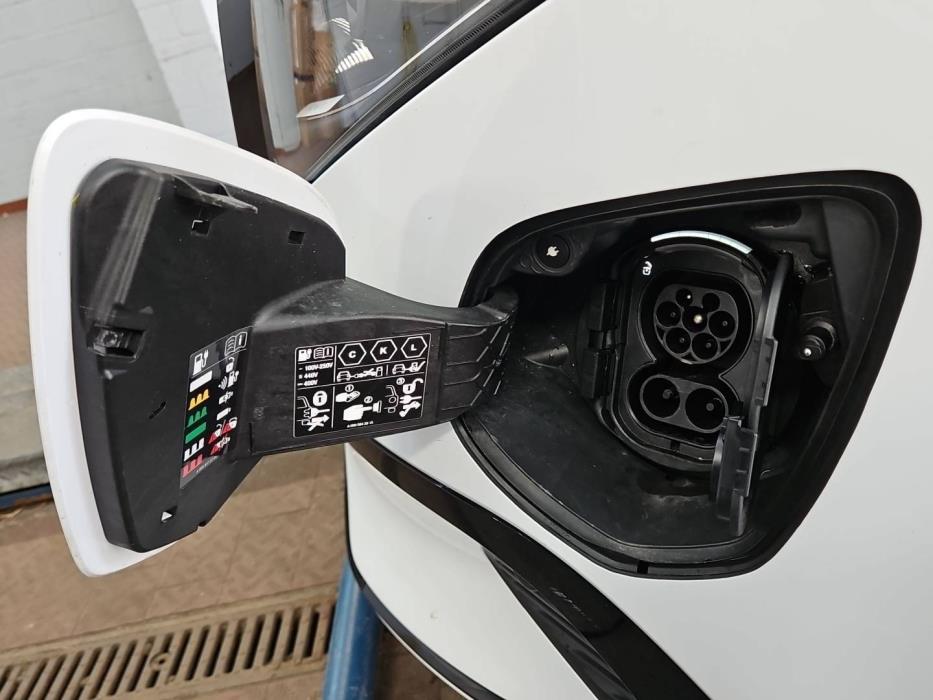 MERCEDES-BENZ EQV 2025