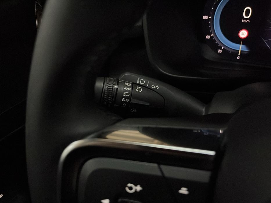 VOLVO XC40 2023