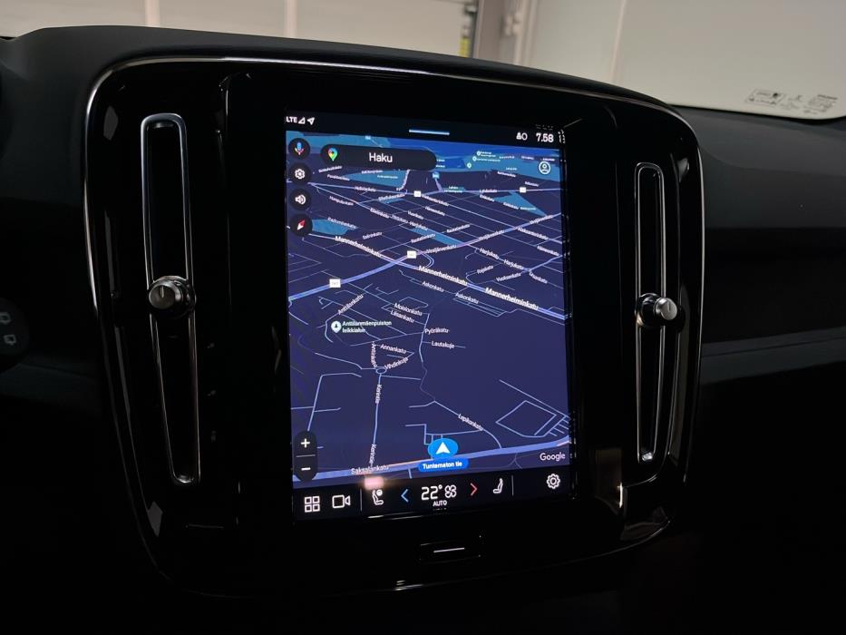 VOLVO XC40 2023