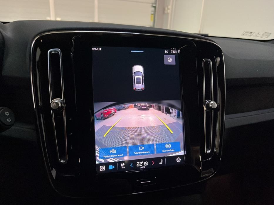 VOLVO XC40 2023