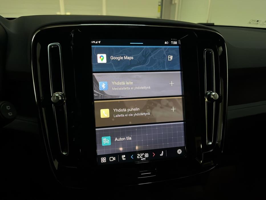 VOLVO XC40 2023