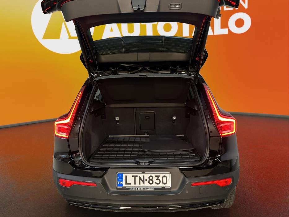 VOLVO XC40 2023