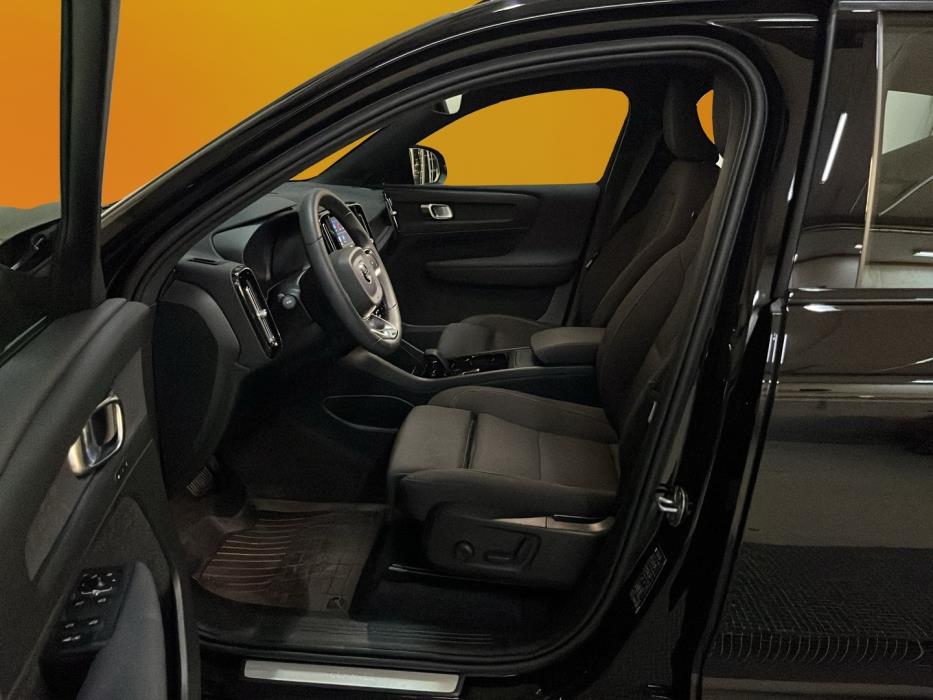 VOLVO XC40 2023
