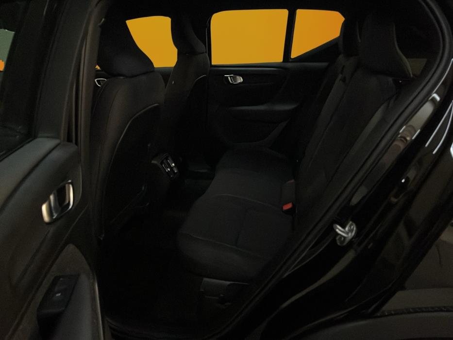 VOLVO XC40 2023