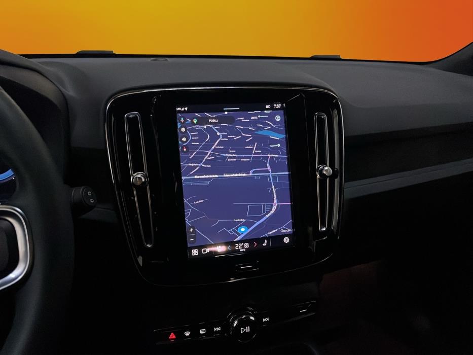 VOLVO XC40 2023