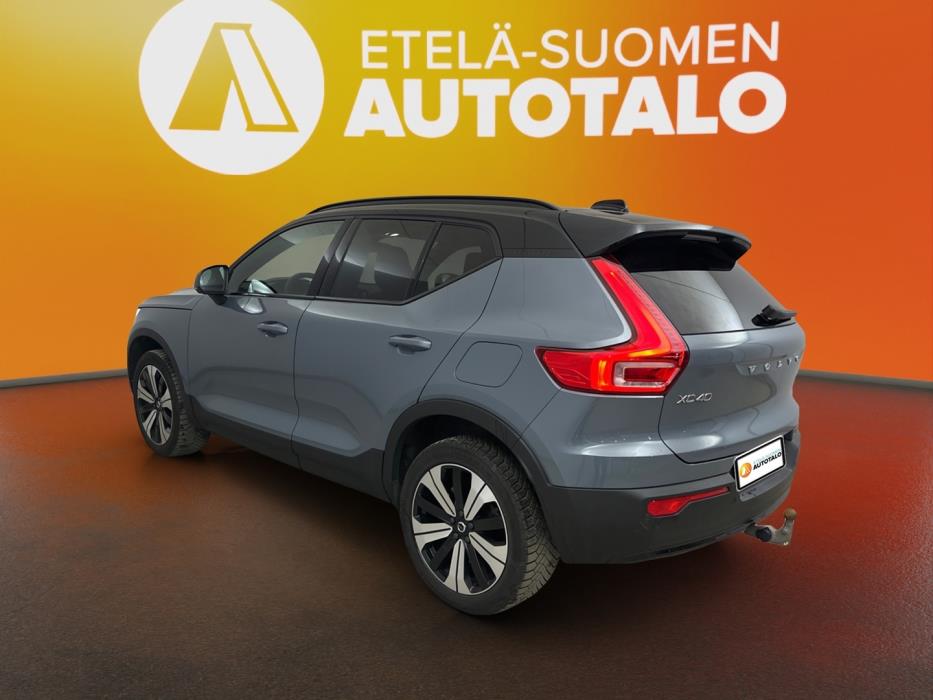 VOLVO XC40 2023
