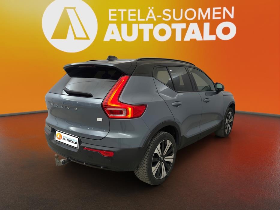 VOLVO XC40 2023