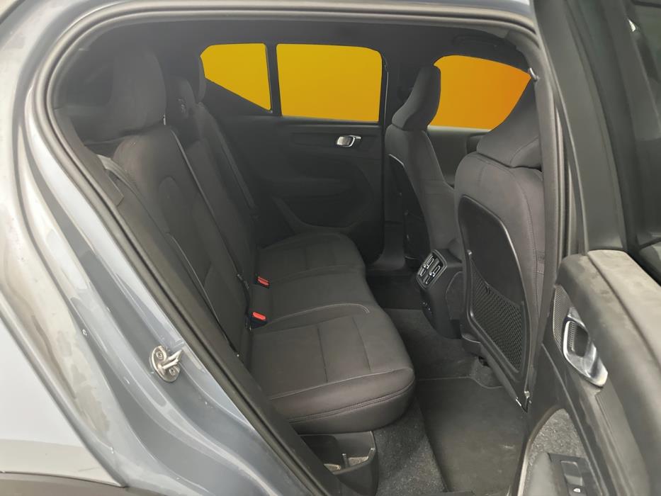 VOLVO XC40 2023