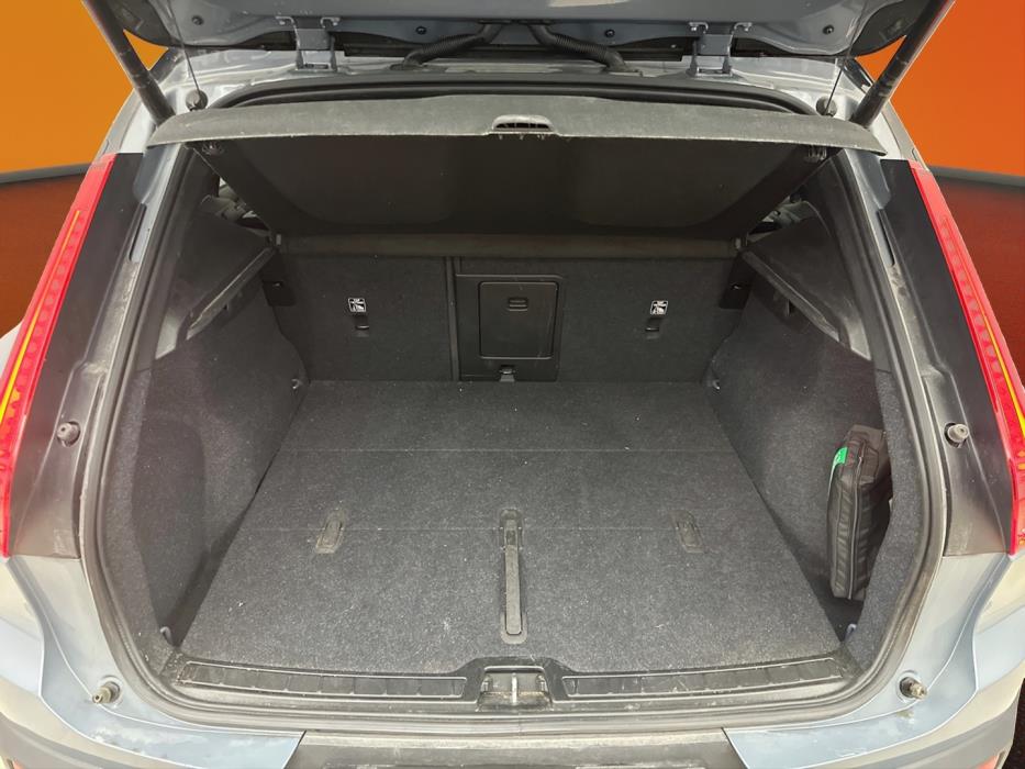 VOLVO XC40 2023