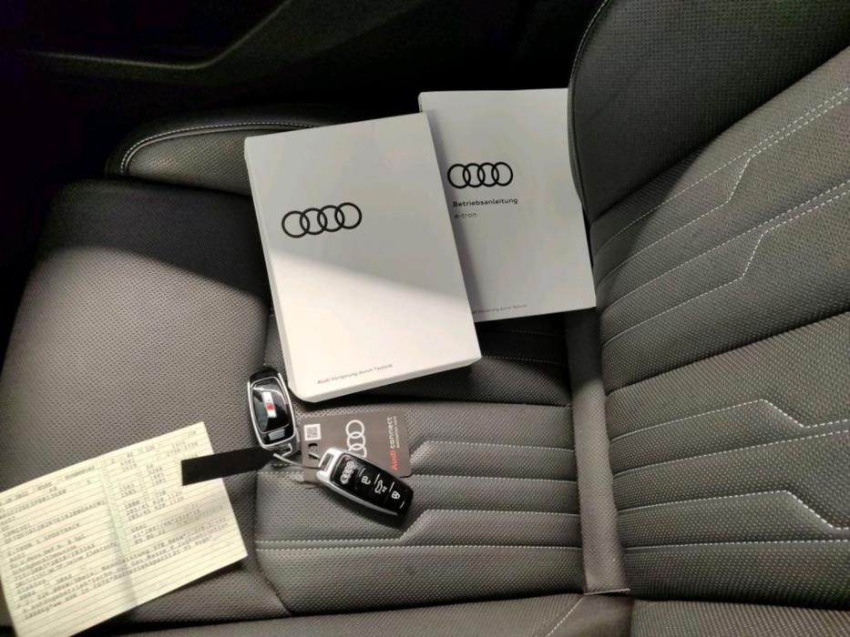 AUDI e-tron 2023