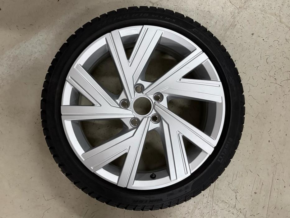 VOLKSWAGEN Golf 2026