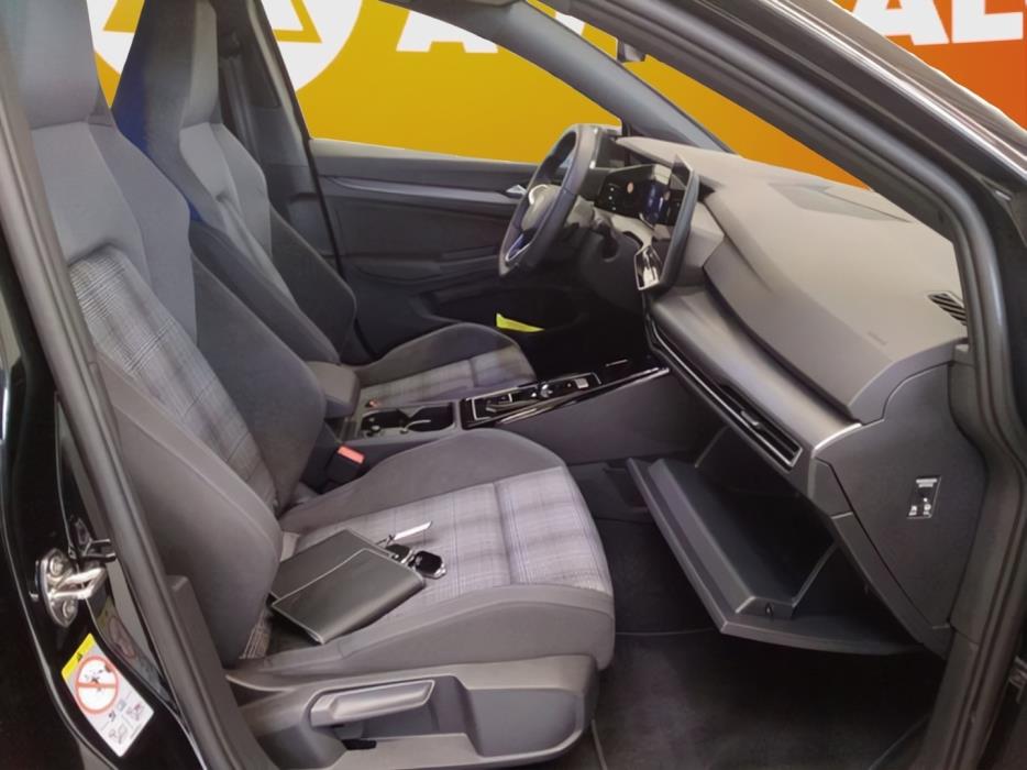 VOLKSWAGEN Golf 2026