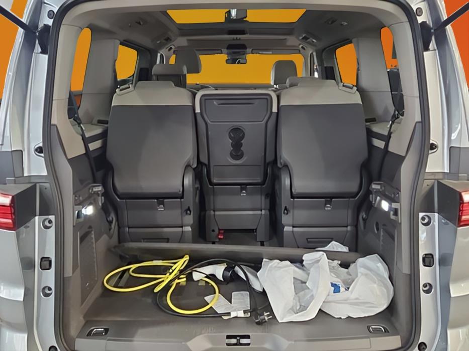 VOLKSWAGEN Multivan 2023