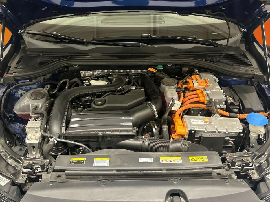 VOLKSWAGEN Passat 2025