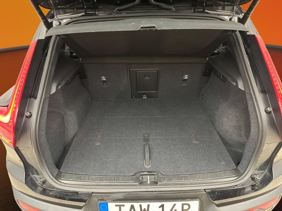 VOLVO XC40 2024