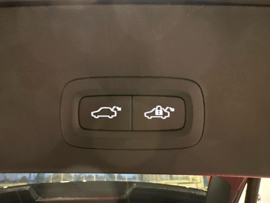 VOLVO XC40 2024