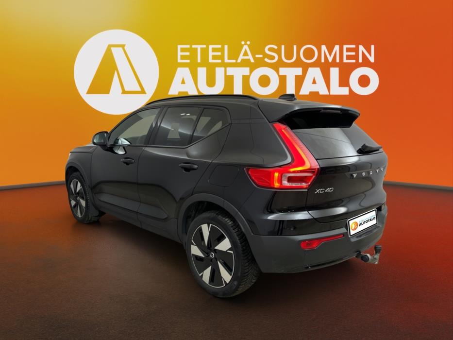 VOLVO XC40 2024