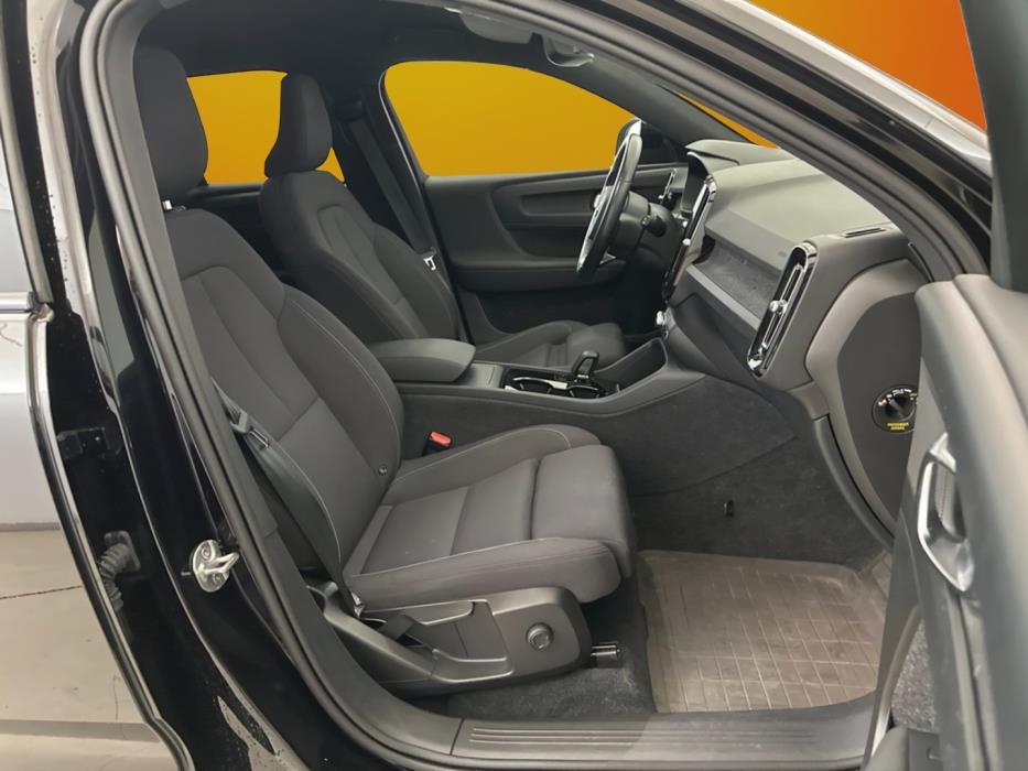 VOLVO XC40 2024