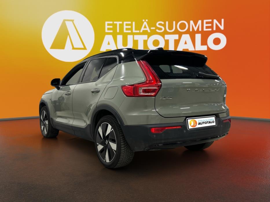 VOLVO XC40 2024