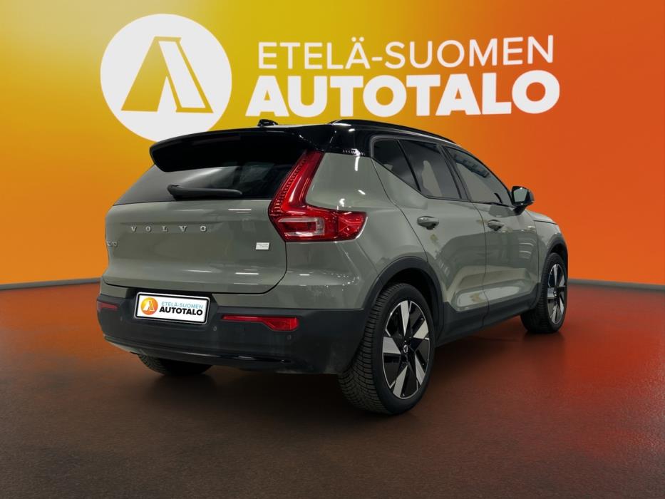 VOLVO XC40 2024